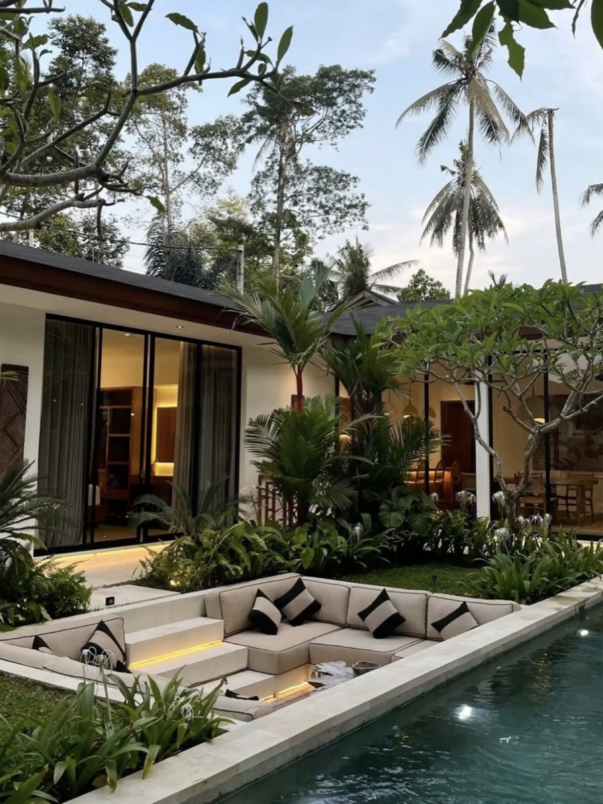 A quiet tropical villa and pool